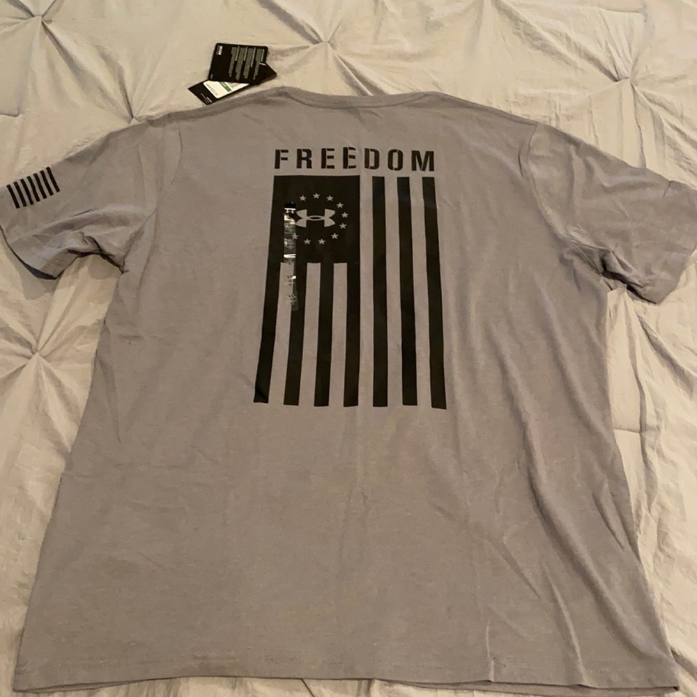 Men’s Under Armour shirt. Large NWT